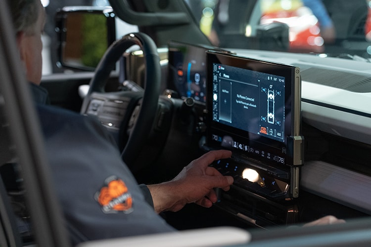 GMC HUMMER EV HIGH DEF SCREEN 750px.jpg