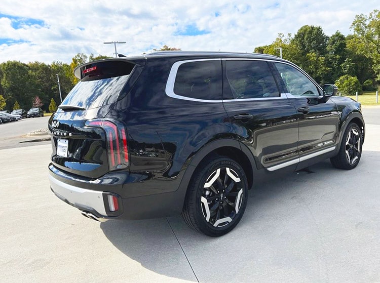 Kia Telluride Hendrick Cars Angle.jpg